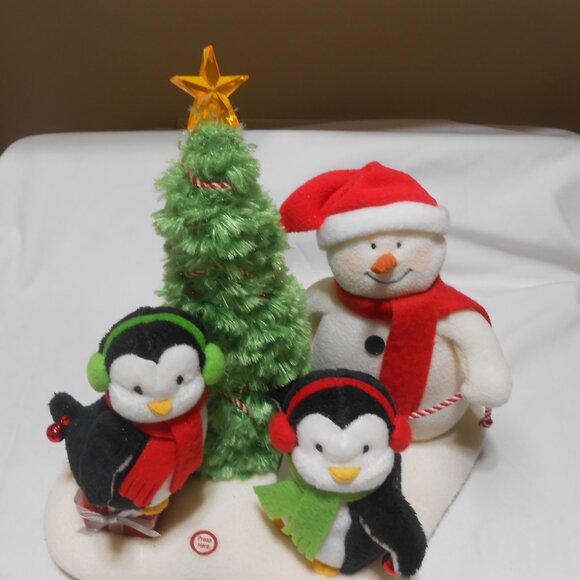 HALLMARK ANIMATED MUSICAL PLUSH PENQUINS SNOWMAN DECOR  ROCKIN AROUND 🎄 WORKS - Picture 9 of 10